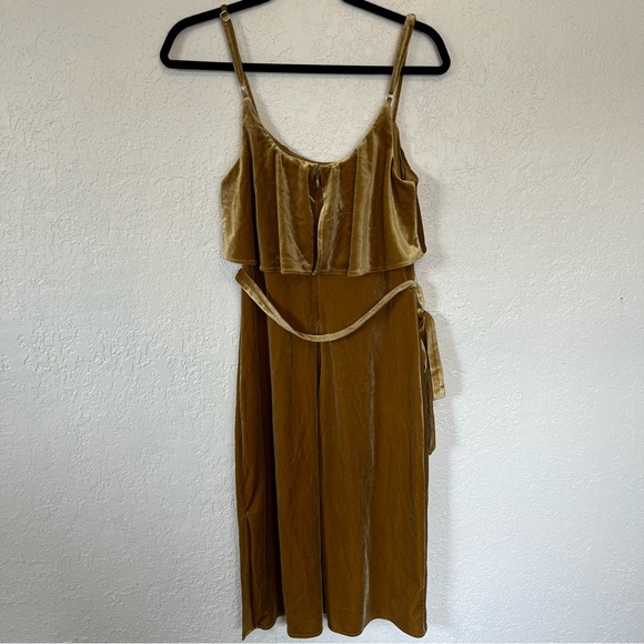 Elliatt Gold Velvet Velour Midi Ruffle Cocktail Dress Revolve XS - Picture 5 of 9